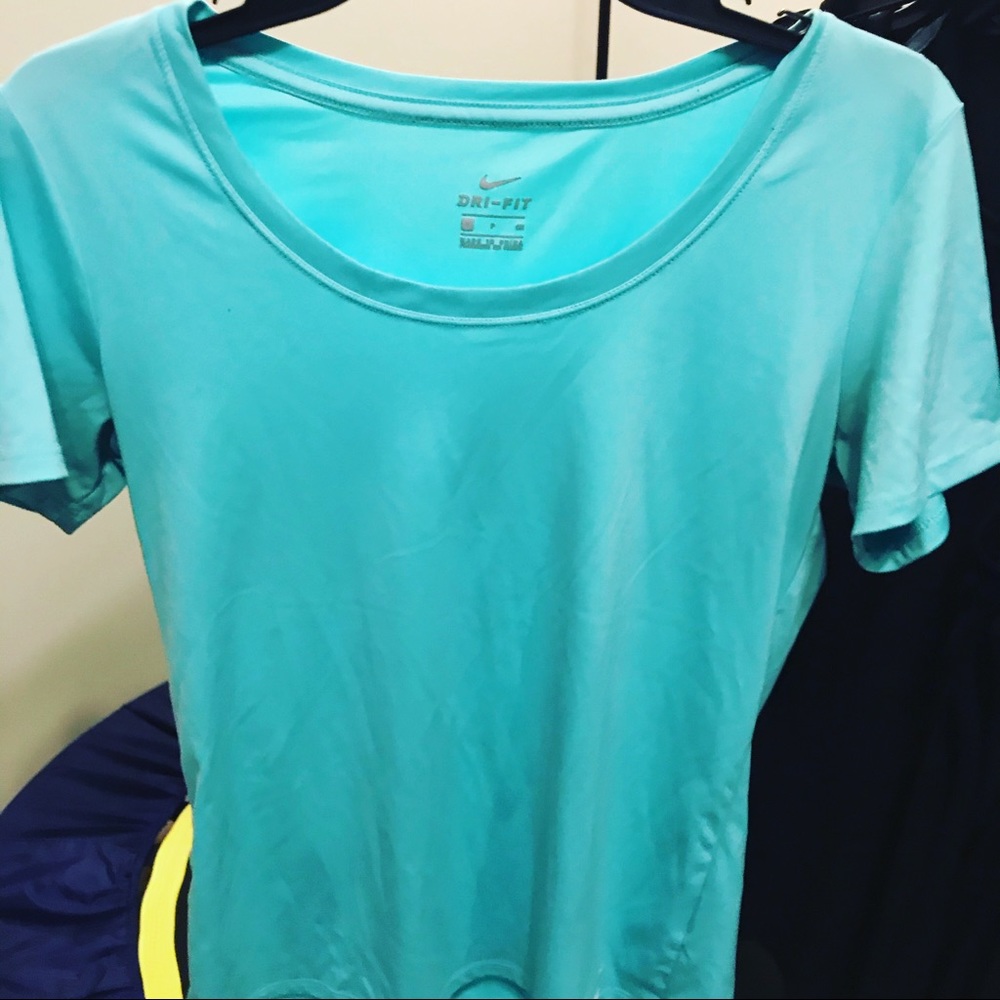 NIKE short sleeve shirt